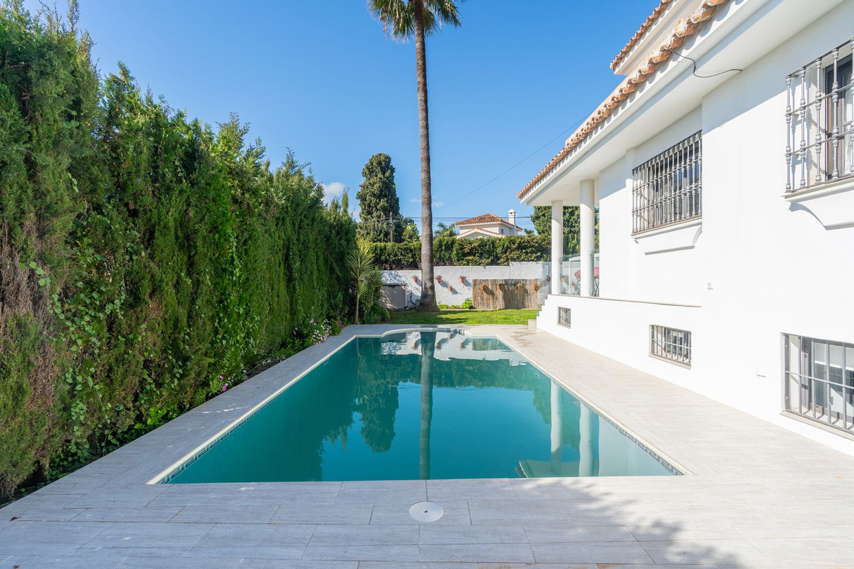 El Paraíso, Estepona