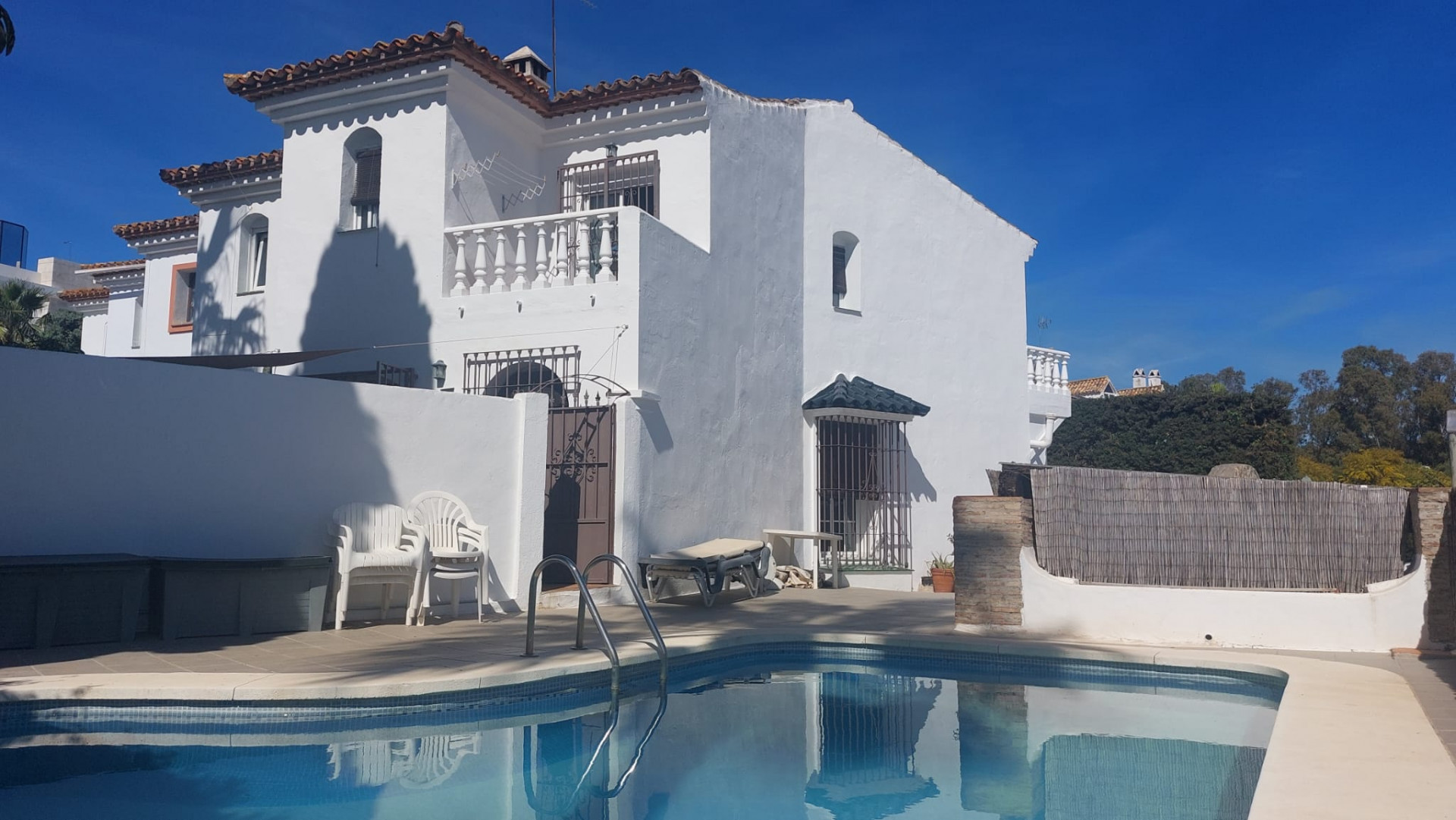 El Paraíso, Estepona